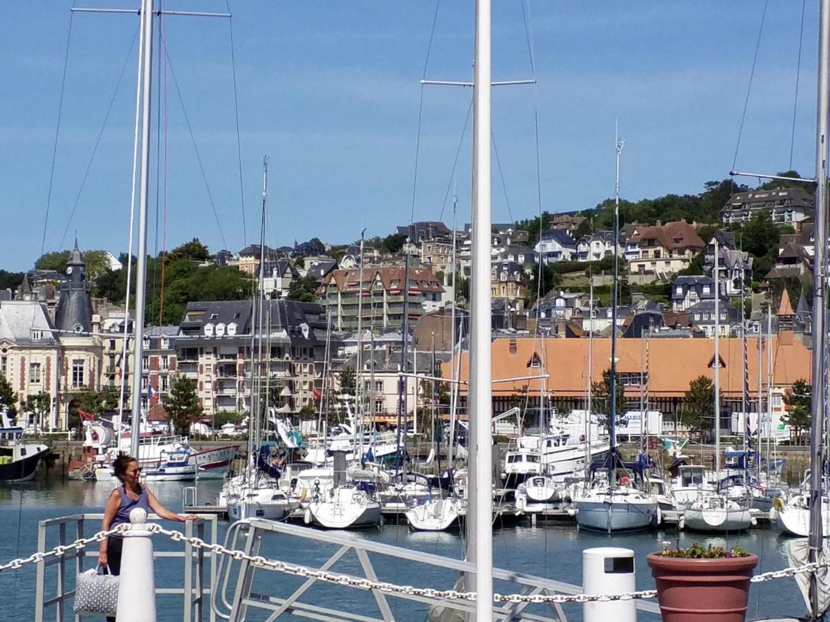 Appartements Et Gite Les Hauts De Sophia Trouville-sur-Mer Exterior photo