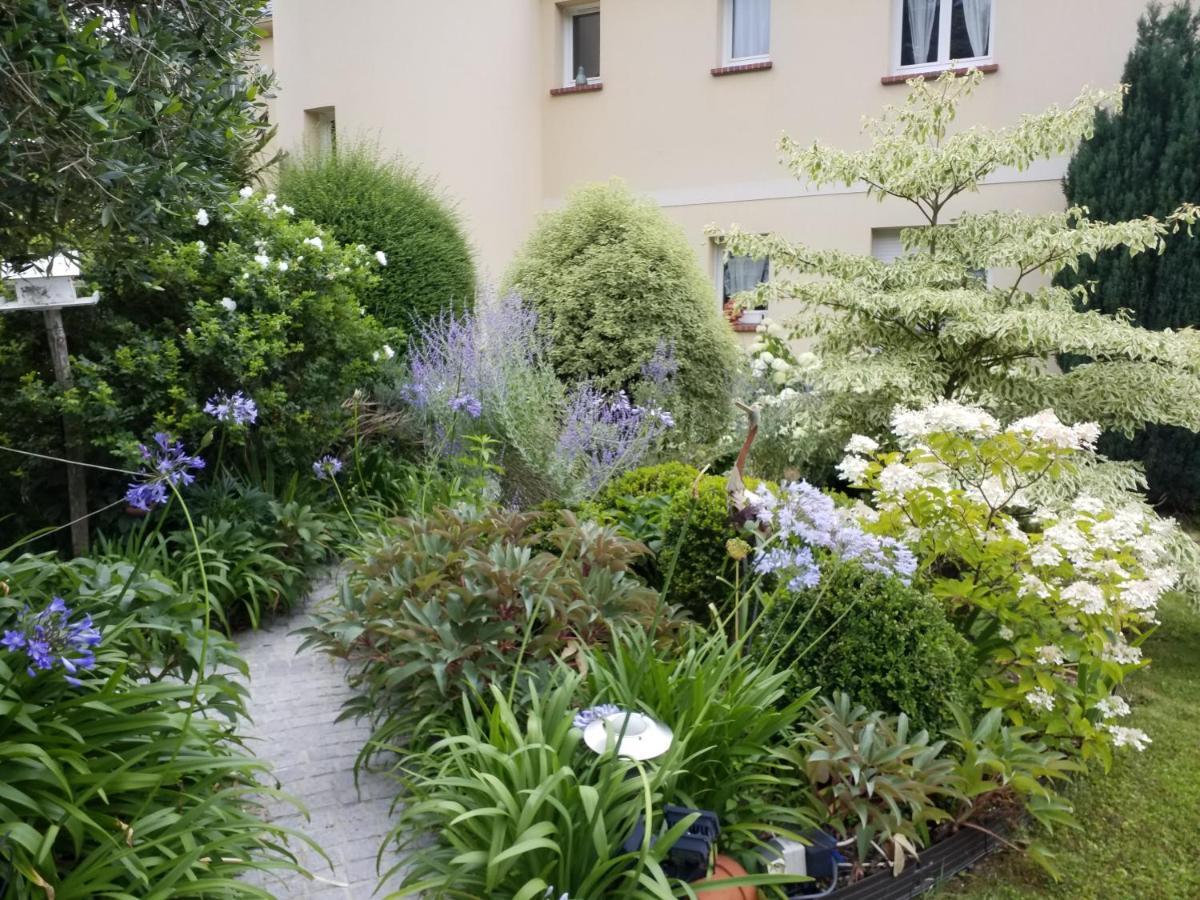 Appartements Et Gite Les Hauts De Sophia Trouville-sur-Mer Exterior photo