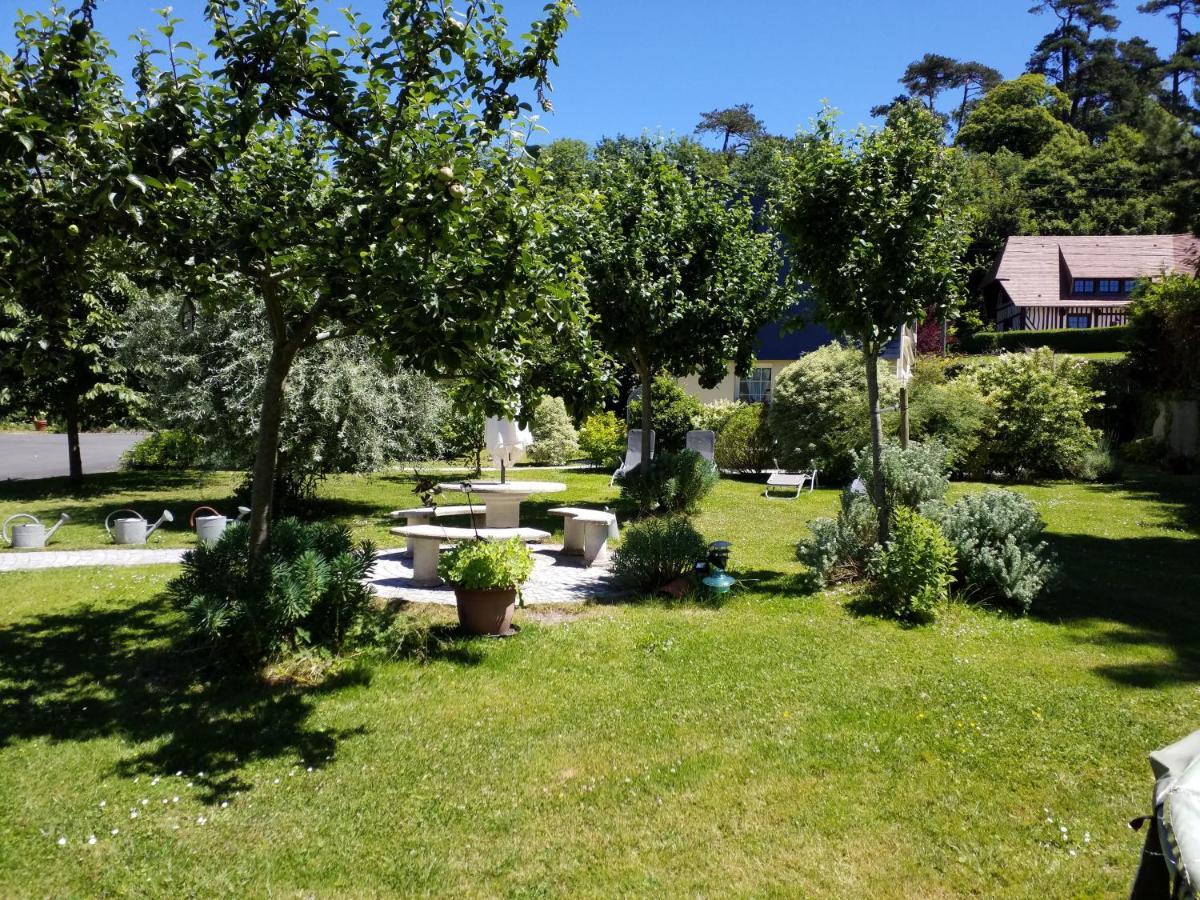 Appartements Et Gite Les Hauts De Sophia Trouville-sur-Mer Exterior photo